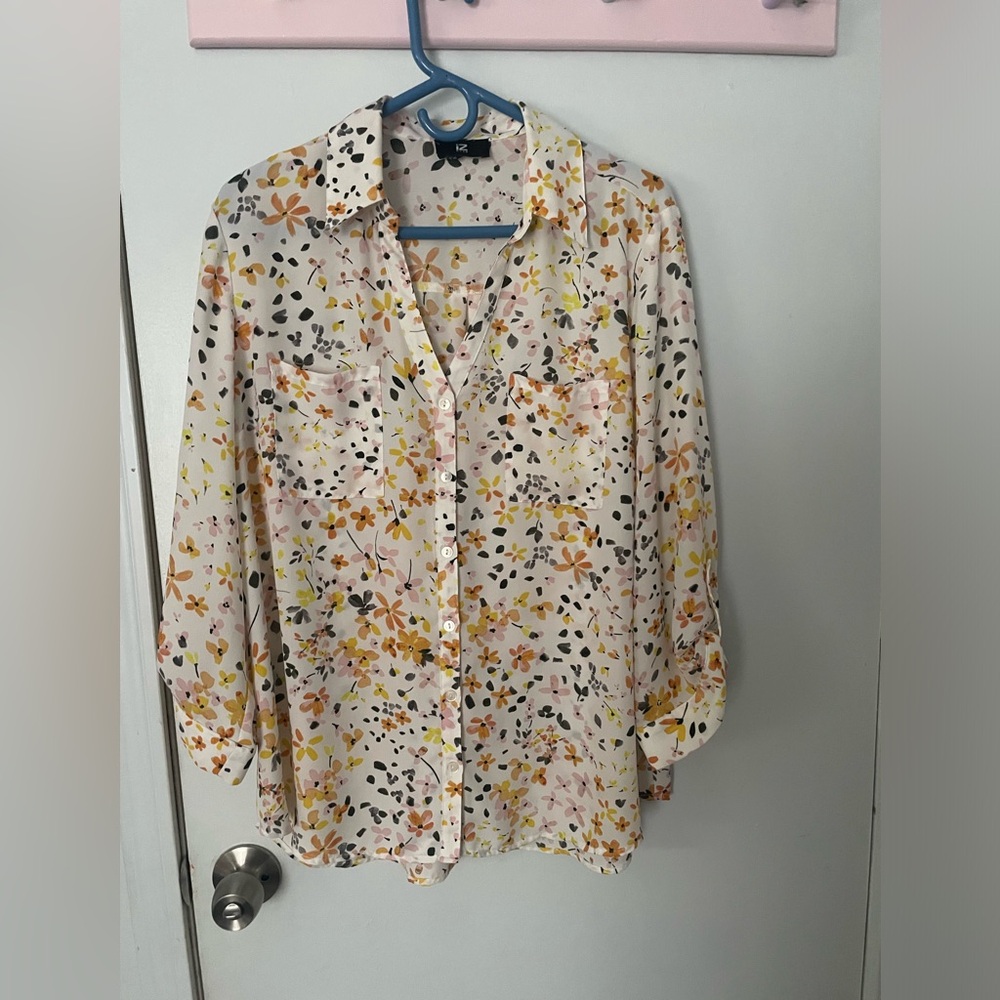 Only worn once… Light floral blouse